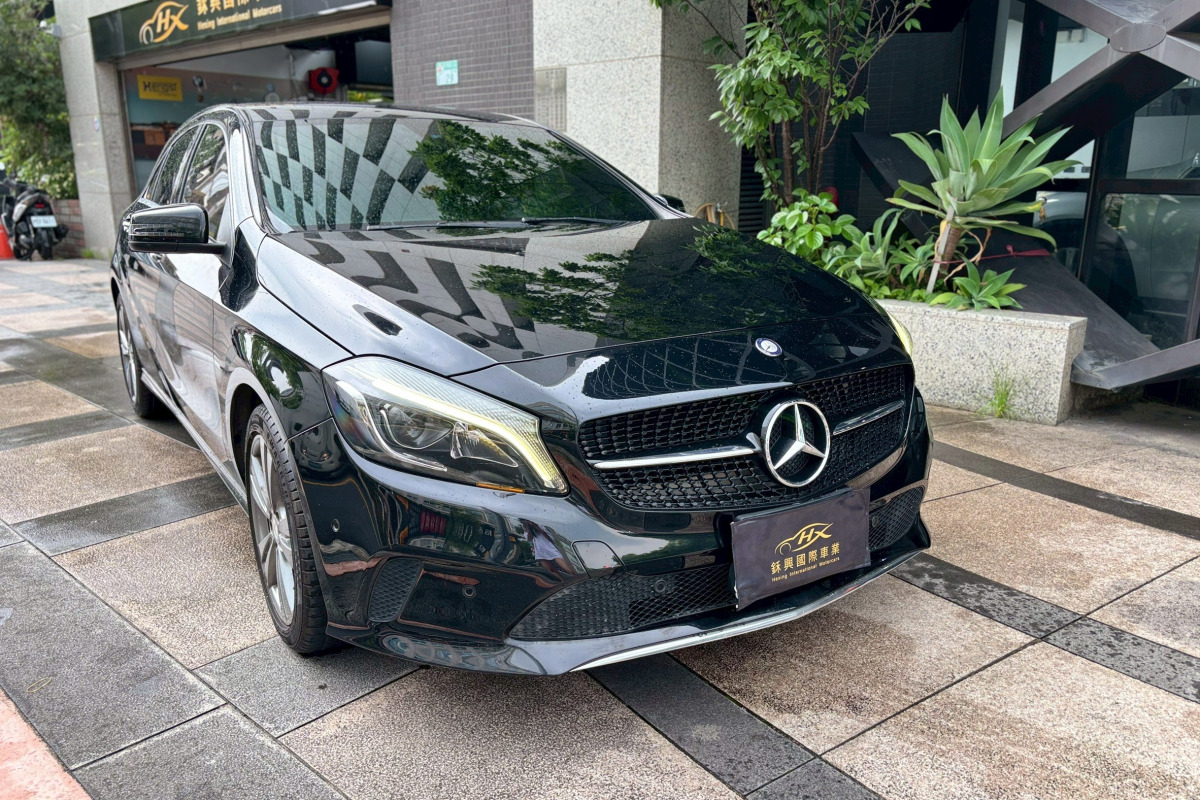 M-Benz A-Class 2015款 A180 黑色