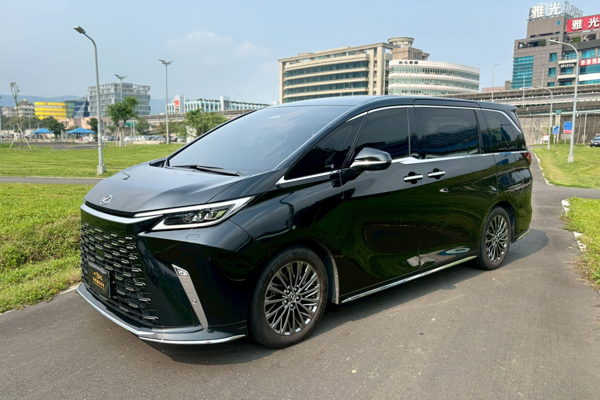 Lexus LM 2024款 350h 7人座 黑色