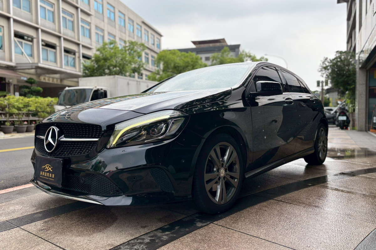 M-Benz A-Class 2015款 A180 黑色